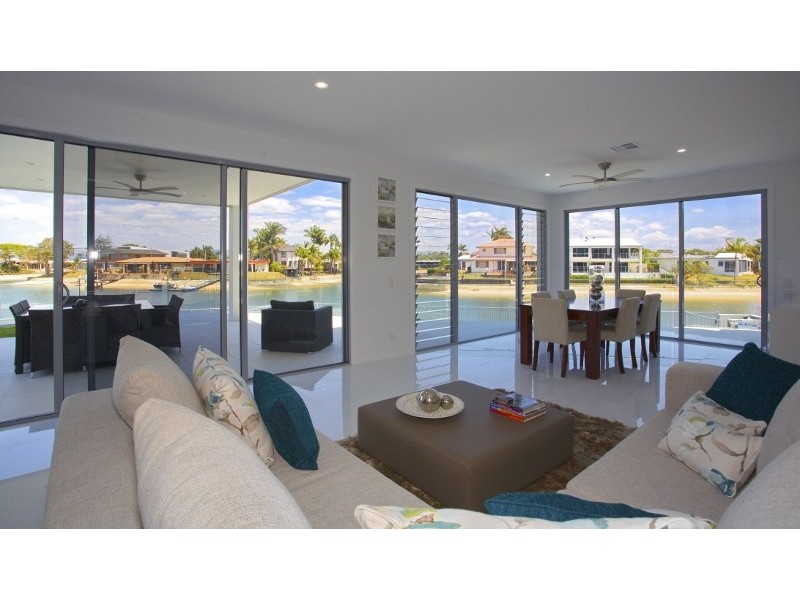 16 Carmel Court, Broadbeach Waters QLD 4218