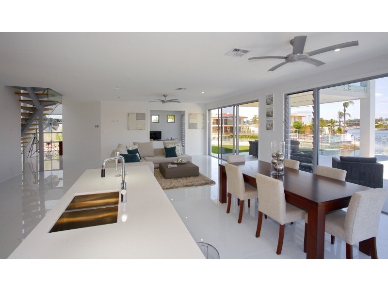 16 Carmel Court, Broadbeach Waters QLD 4218