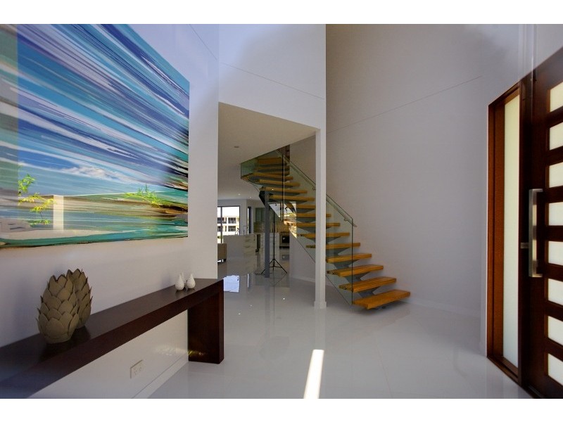 16 Carmel Court, Broadbeach Waters QLD 4218