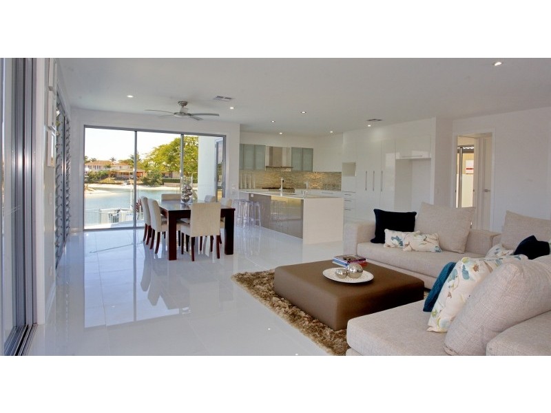 16 Carmel Court, Broadbeach Waters QLD 4218