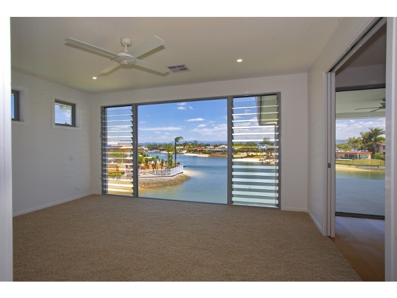 16 Carmel Court, Broadbeach Waters QLD 4218