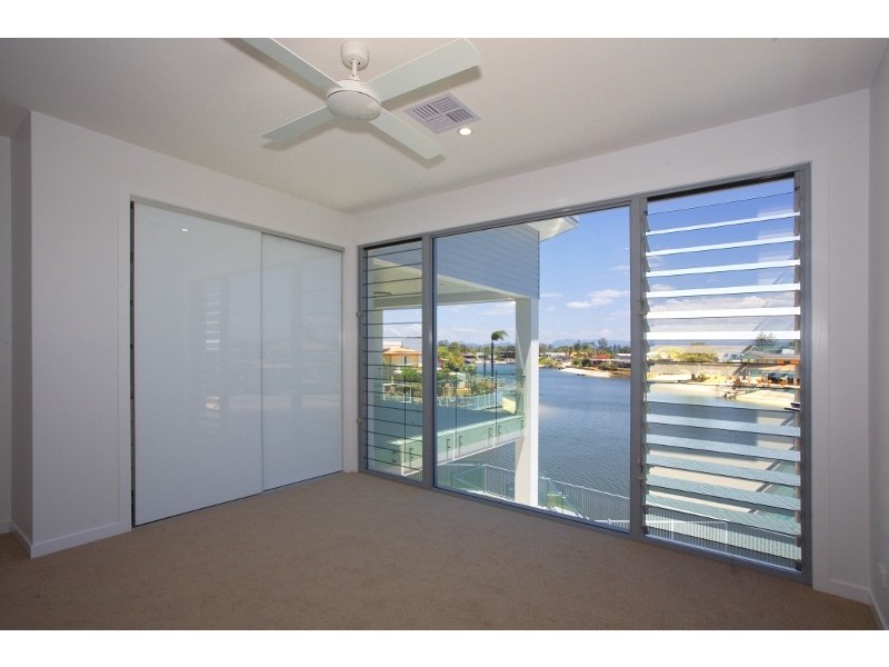 16 Carmel Court, Broadbeach Waters QLD 4218