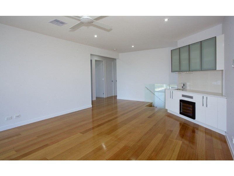 16 Carmel Court, Broadbeach Waters QLD 4218