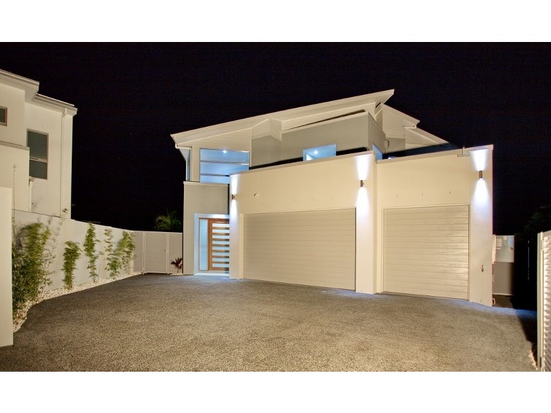 16 Carmel Court, Broadbeach Waters QLD 4218
