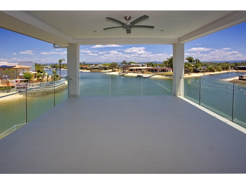 16 Carmel Court, Broadbeach Waters QLD 4218