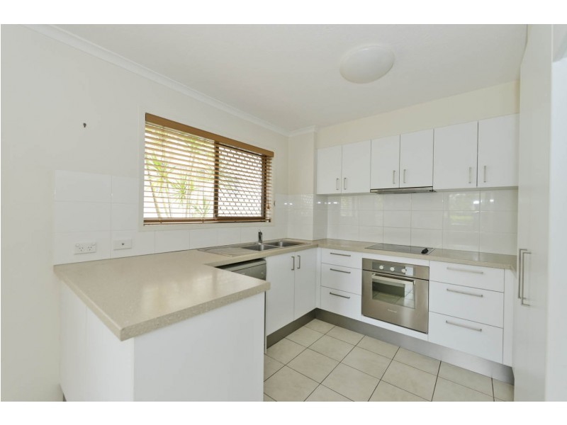 1/12 Rosewood Avenue, Broadbeach QLD 4218