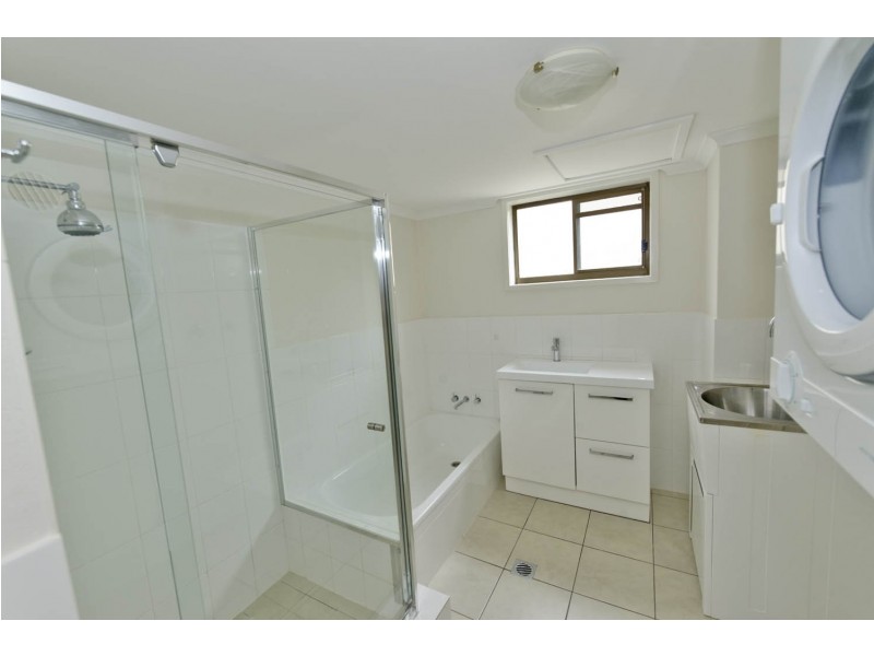 1/12 Rosewood Avenue, Broadbeach QLD 4218