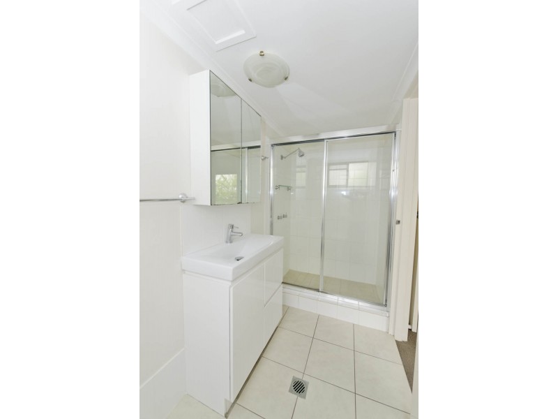 1/12 Rosewood Avenue, Broadbeach QLD 4218