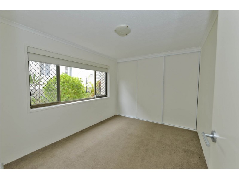 1/12 Rosewood Avenue, Broadbeach QLD 4218