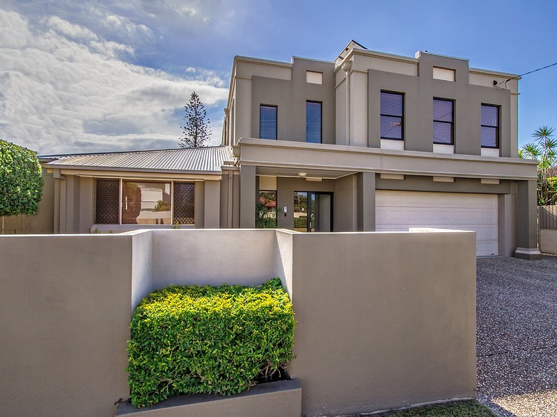 39 Beverley Crescent, Broadbeach Waters QLD 4218