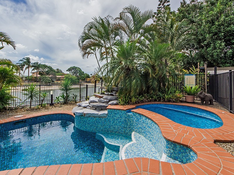 39 Beverley Crescent, Broadbeach Waters QLD 4218