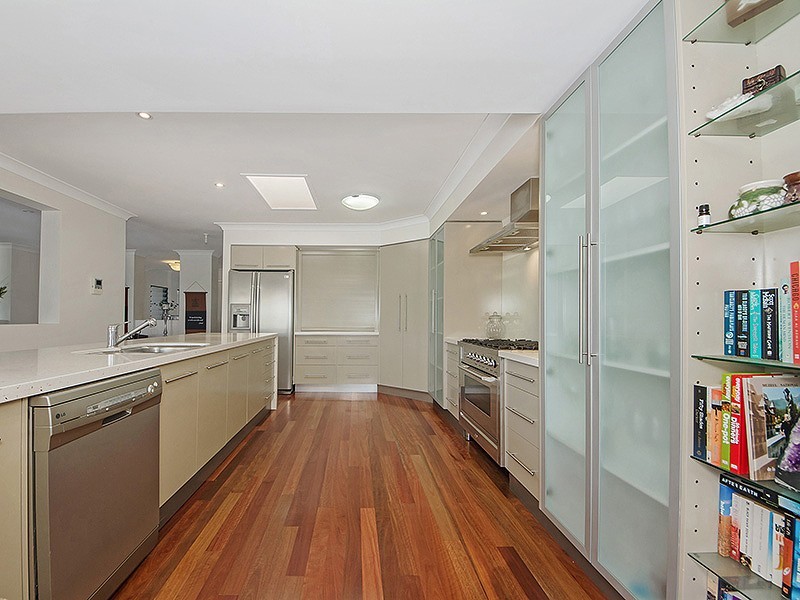 39 Beverley Crescent, Broadbeach Waters QLD 4218