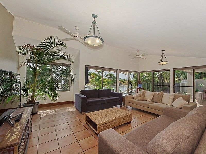 39 Beverley Crescent, Broadbeach Waters QLD 4218