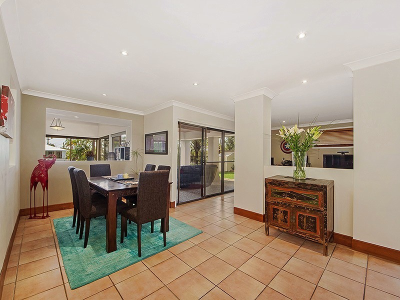 39 Beverley Crescent, Broadbeach Waters QLD 4218