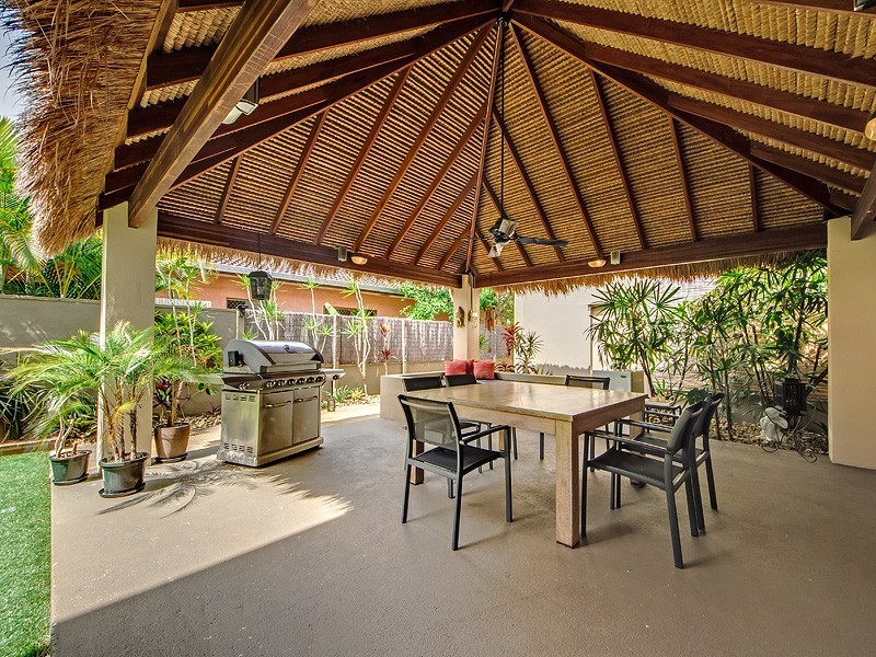 39 Beverley Crescent, Broadbeach Waters QLD 4218