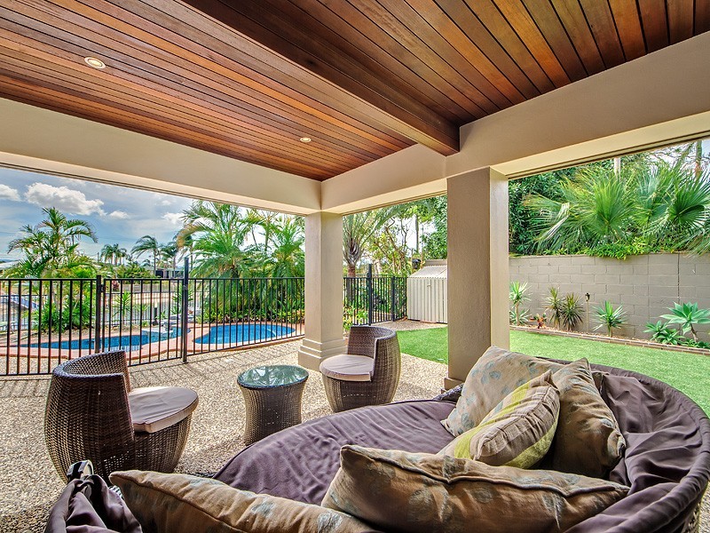 39 Beverley Crescent, Broadbeach Waters QLD 4218