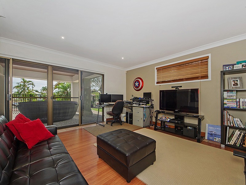39 Beverley Crescent, Broadbeach Waters QLD 4218