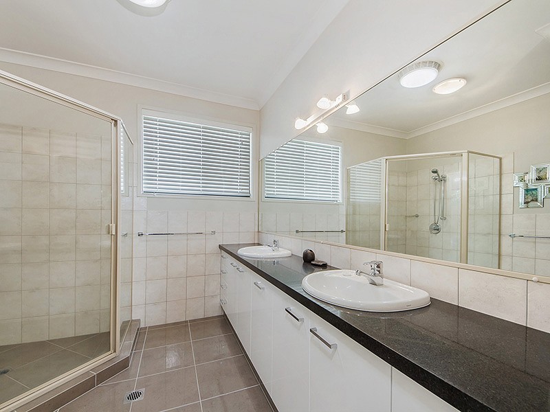 39 Beverley Crescent, Broadbeach Waters QLD 4218