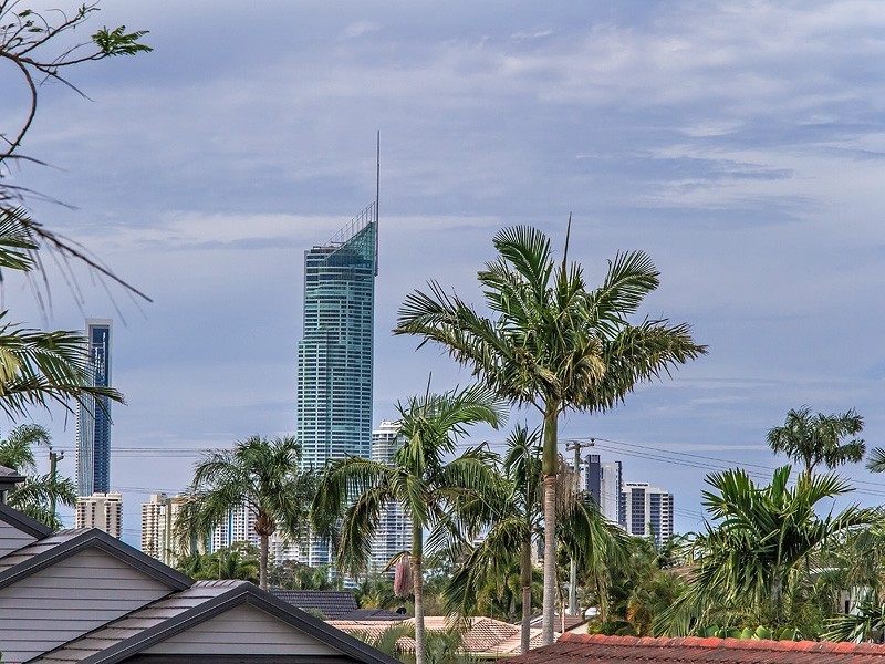 39 Beverley Crescent, Broadbeach Waters QLD 4218