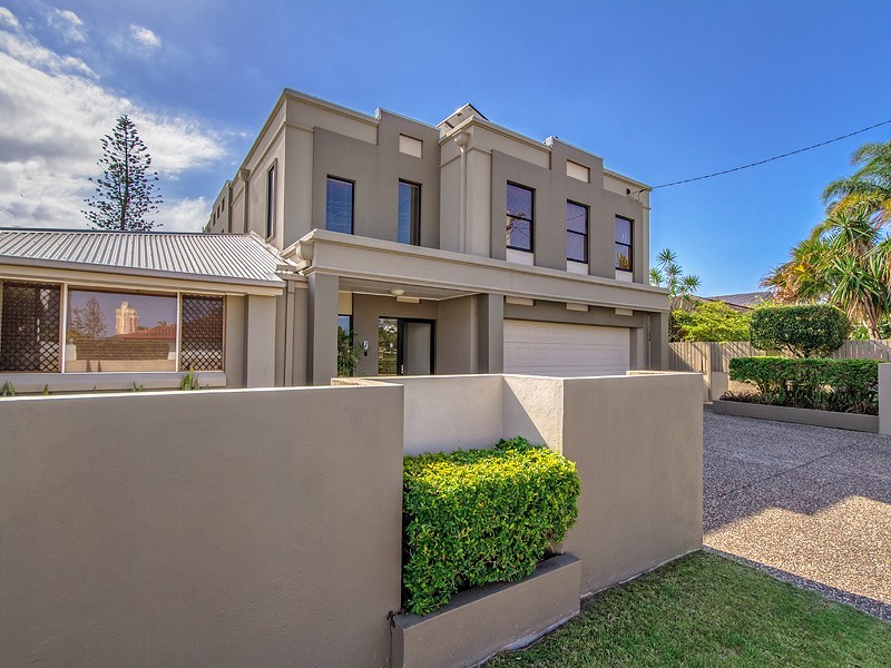 39 Beverley Crescent, Broadbeach Waters QLD 4218