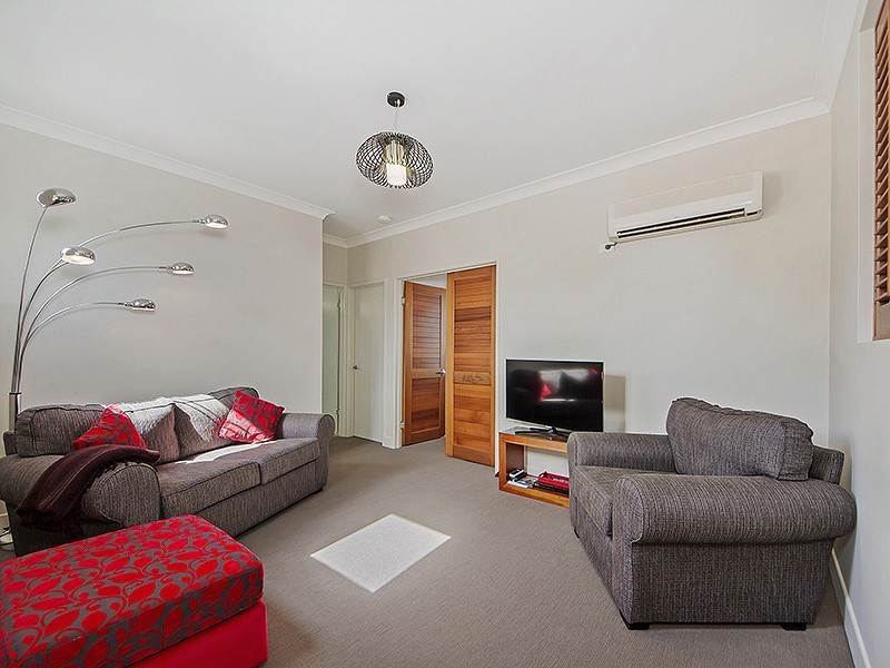 39 Beverley Crescent, Broadbeach Waters QLD 4218