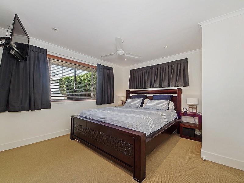 39 Beverley Crescent, Broadbeach Waters QLD 4218