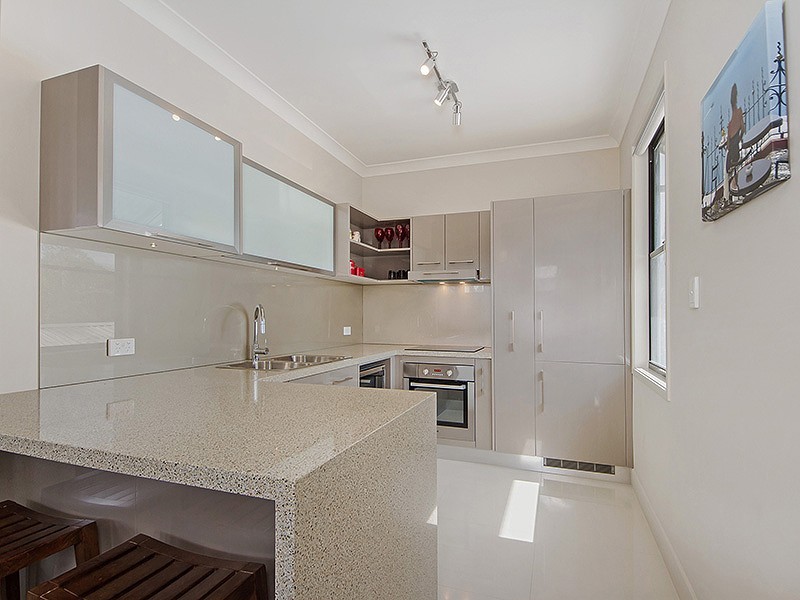 39 Beverley Crescent, Broadbeach Waters QLD 4218