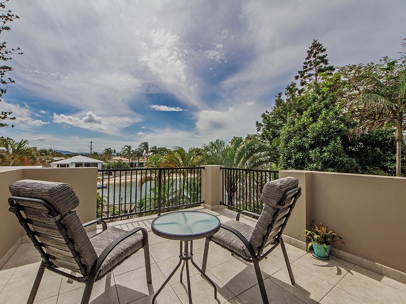 39 Beverley Crescent, Broadbeach Waters QLD 4218
