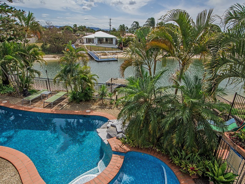 39 Beverley Crescent, Broadbeach Waters QLD 4218