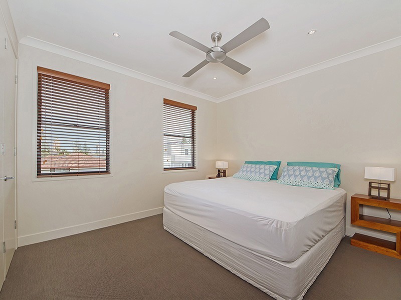 39 Beverley Crescent, Broadbeach Waters QLD 4218