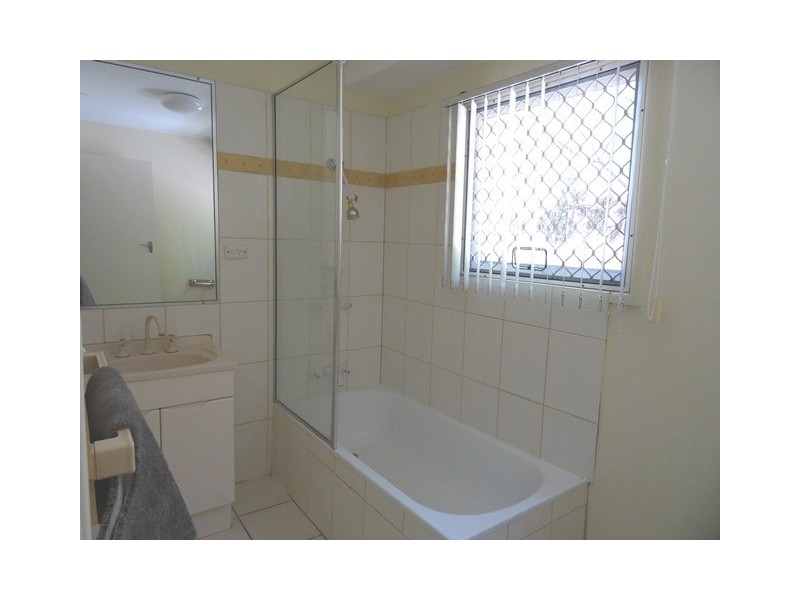 1/9 Adori Street, Chevron Island QLD 4217