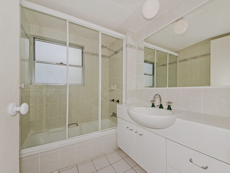 Unit 15/142 ‘Pacific Plaza’ The Esplanade, Surfers Paradise QLD 4217