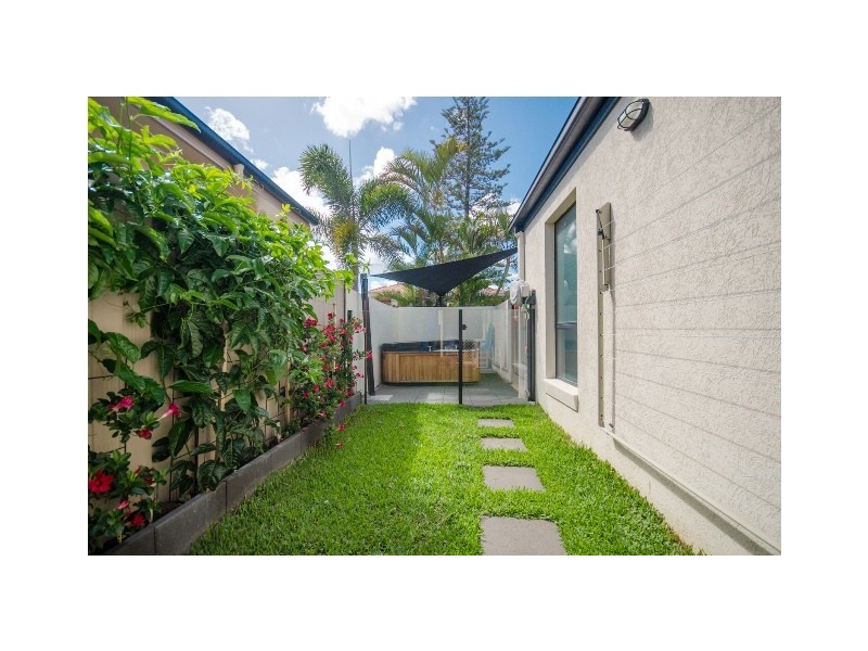 1/15 Miami Shore Pde, Miami QLD 4220