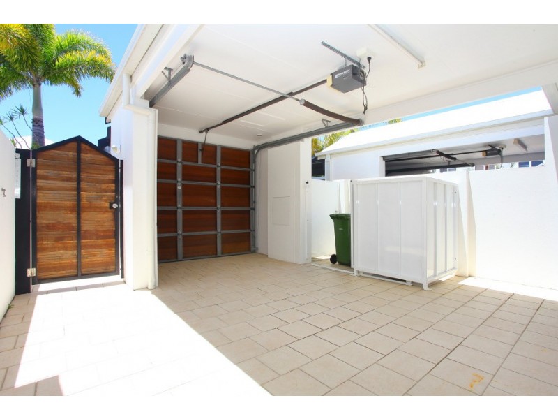 8 ‘Raffles on Capri’ 103 Salerno Street, Surfers Paradise QLD 4217