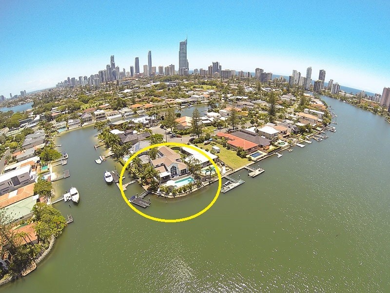 130 Amalfi Drive, Isle Of Capri QLD 4217