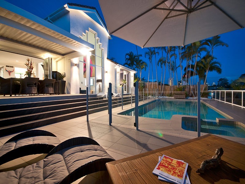 130 Amalfi Drive, Isle Of Capri QLD 4217