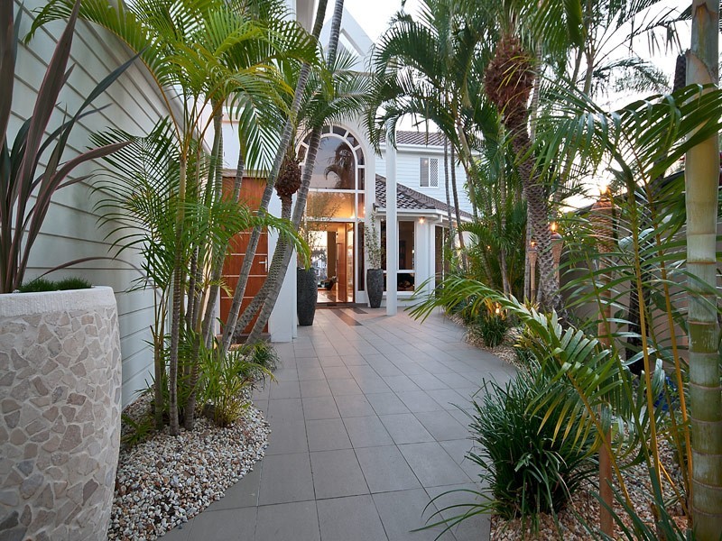 130 Amalfi Drive, Isle Of Capri QLD 4217