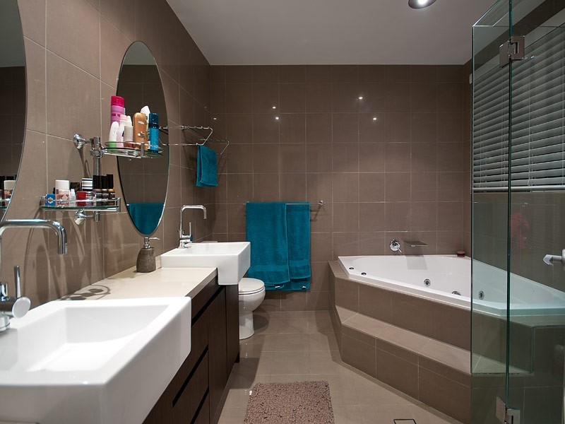 130 Amalfi Drive, Isle Of Capri QLD 4217