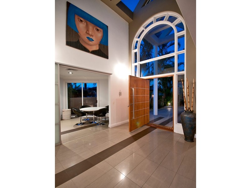 130 Amalfi Drive, Isle Of Capri QLD 4217