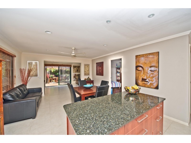 6 Manor Close, Robina QLD 4226