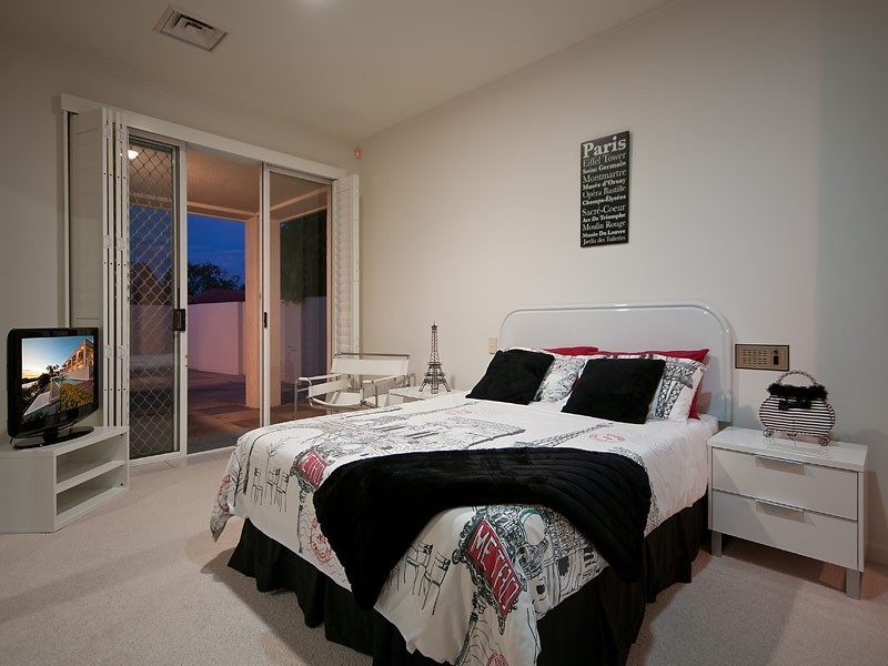 94 Cabana Boulevard, Benowa Waters QLD 4217