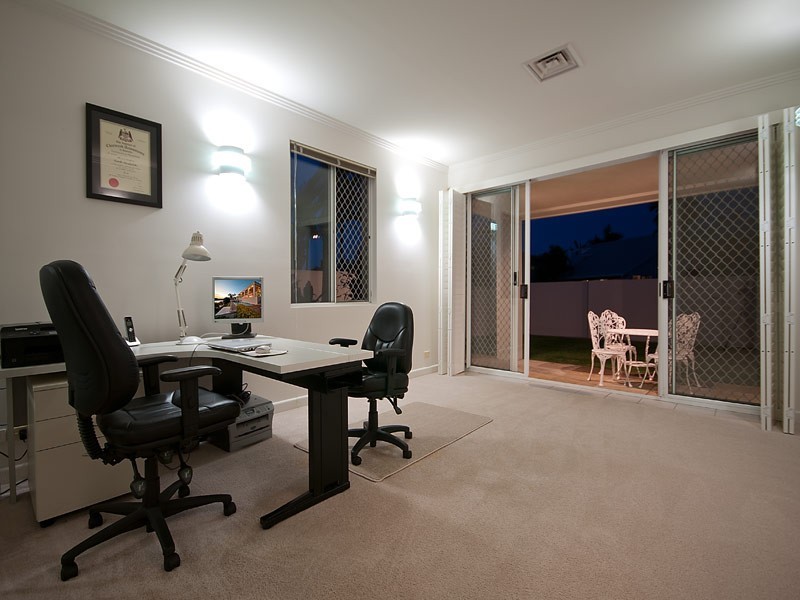 94 Cabana Boulevard, Benowa Waters QLD 4217