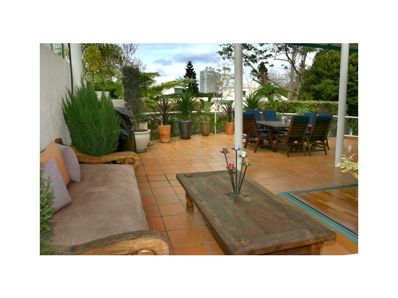 1122 Spring Terraces’ Royal Pines’, Benowa QLD 4217