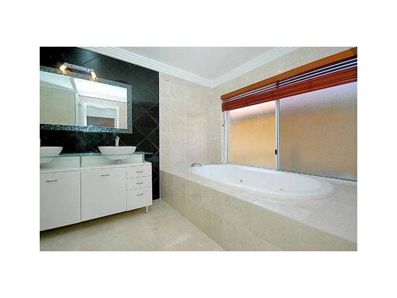 5712 Observation Crescent, Sanctuary Cove QLD 4212