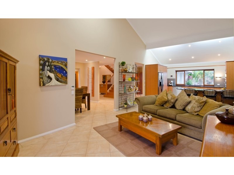 30 Boomerang Crescent, Sorrento QLD 4217