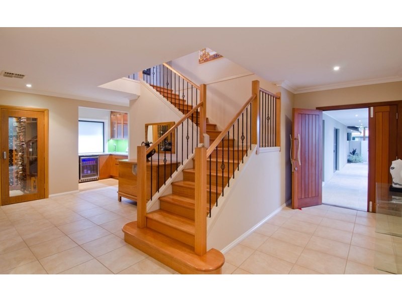 30 Boomerang Crescent, Sorrento QLD 4217