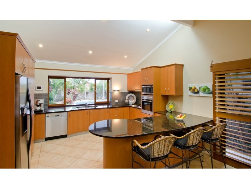 30 Boomerang Crescent, Sorrento QLD 4217