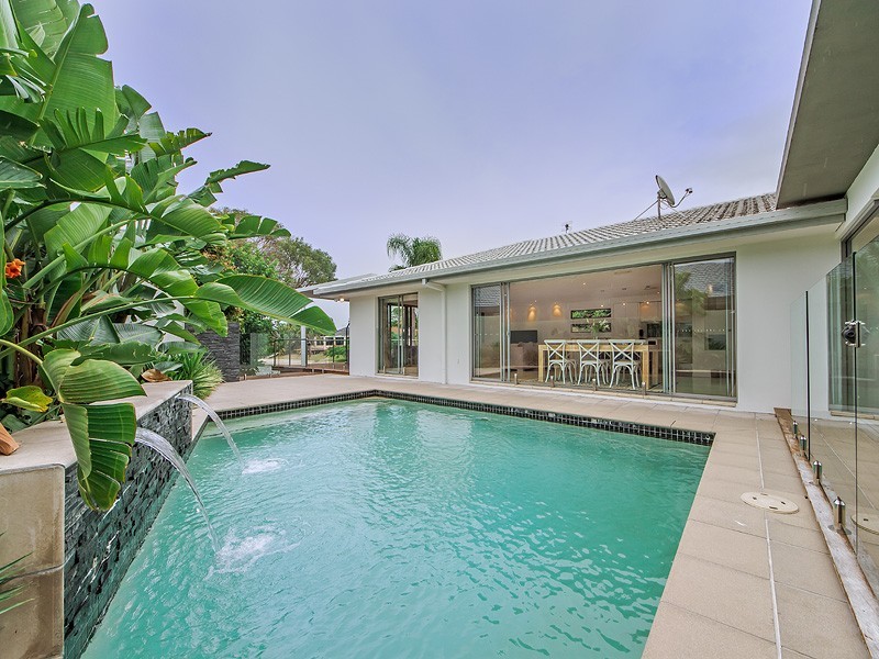 12 Balmoral Avenue, Sorrento QLD 4217