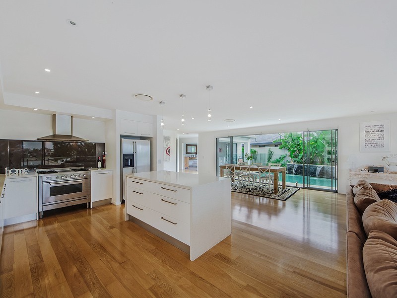 12 Balmoral Avenue, Sorrento QLD 4217