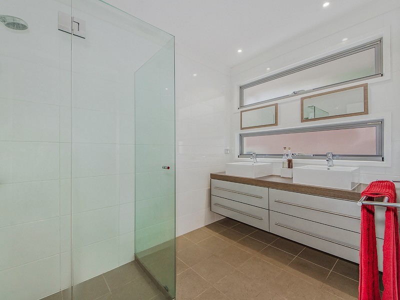 12 Balmoral Avenue, Sorrento QLD 4217